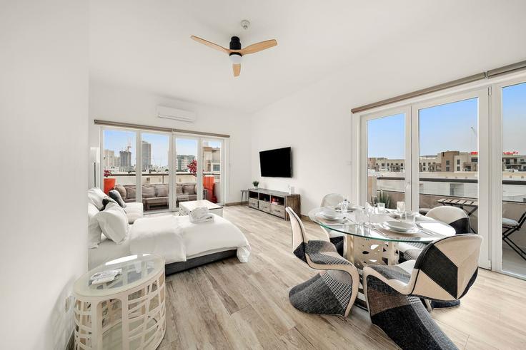 Salle de séjour élégante avec mobilier moderne dans un appartement à Building Street 7 - first-class - 1336448 à Al Barsha South Fourth, Dubai Salle de séjour élégante avec mobilier moderne dans un appartement à Building Street 7 - first-class - 1336448 à Al Barsha South Fourth, Dubai