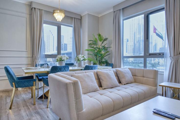 Sala de estar elegantemente projetada com móveis modernos em um apartamento no Building Tariaq Bedon Esm - first-class - 1336460 em Downtown Dubai, Dubai Sala de estar elegantemente projetada com móveis modernos em um apartamento no Building Tariaq Bedon Esm - first-class - 1336460 em Downtown Dubai, Dubai