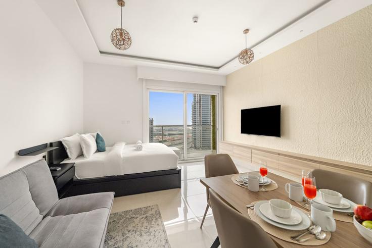 Salle de séjour élégante avec mobilier moderne dans un appartement à Building Marasi Drive - first-class - 1336467 à Business Bay, Dubai