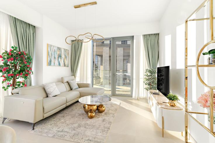 Dubai Al SafaのBuilding 55th Street - first-class - 1336473のアパートメントにある、モダンな家具を備えたエレガントなデザインのリビングルーム Dubai Al SafaのBuilding 55th Street - first-class - 1336473のアパートメントにある、モダンな家具を備えたエレガントなデザインのリビングルーム