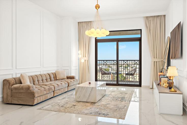 Sala de estar elegantemente projetada com móveis modernos em um apartamento no Building 27th Street - first-class - 1336499 em Umm Suqeim Third, Dubai Sala de estar elegantemente projetada com móveis modernos em um apartamento no Building 27th Street - first-class - 1336499 em Umm Suqeim Third, Dubai