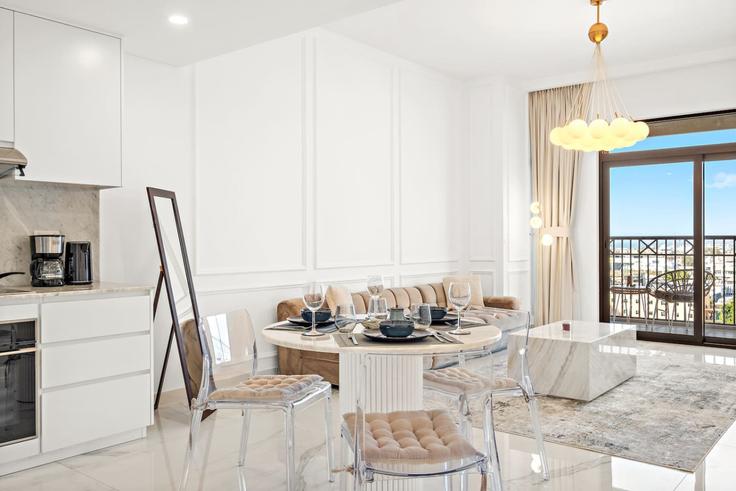 Elegante sala de estar con mobiliario moderno en un apartamento en Building 27th Street - first-class - 1336499 en Umm Suqeim Third, Dubai Elegante sala de estar con mobiliario moderno en un apartamento en Building 27th Street - first-class - 1336499 en Umm Suqeim Third, Dubai