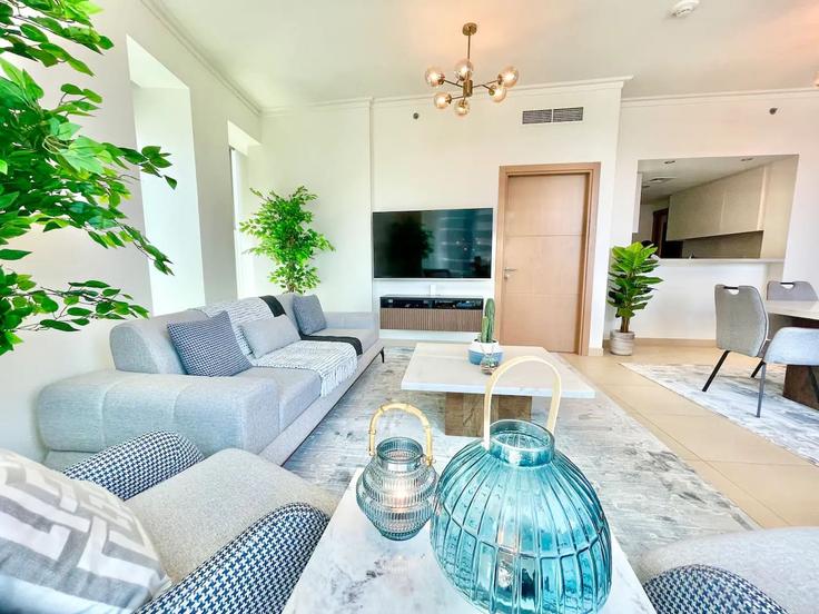 Downtown Dubai, Dubai에 위치한 Building Tariaq Bedon Esm - first-class - 1336501 유닛의 세련된 인테리어가 돋보이는 거실