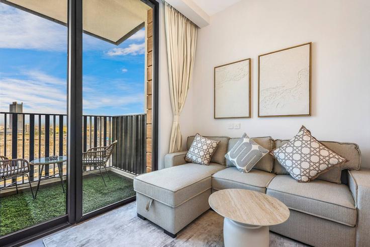 Sala de estar elegantemente projetada com móveis modernos em um apartamento no Building Tariaq Bedon Esm - first-class - 1336524 em Al Barsha South Fourth, Dubai