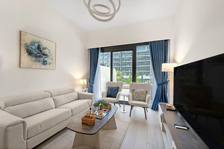 Salle de séjour élégante avec mobilier moderne dans un appartement à Building Tariaq Bedon Esm - first-class - 1336540 à Nad Al Sheba, Dubai