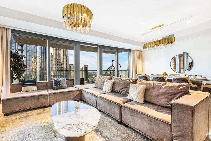 Elegant gestaltetes Wohnzimmer mit moderner Einrichtung in einer Wohnung im Building Tariaq Bedon Esm - first-class - 1336543 in Downtown Dubai, Dubai Elegant gestaltetes Wohnzimmer mit moderner Einrichtung in einer Wohnung im Building Tariaq Bedon Esm - first-class - 1336543 in Downtown Dubai, Dubai