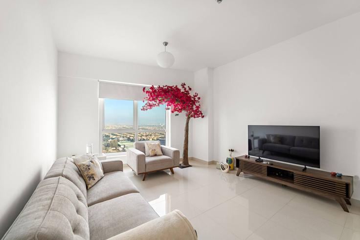 Building Tariaq Bedon Esm - first-class - 1336546 adresindeki bir dairede modern mobilyalarla zarif bir şekilde tasarlanmış oturma odası JLT, Dubai