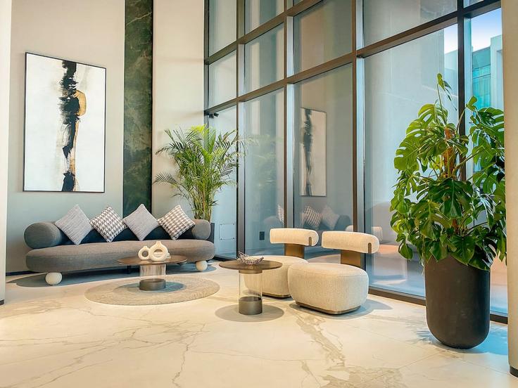 Salle de séjour élégante avec mobilier moderne dans un appartement à Building Tariaq Bedon Esm - first-class - 1336551 à Al Barsha South Fourth, Dubai Salle de séjour élégante avec mobilier moderne dans un appartement à Building Tariaq Bedon Esm - first-class - 1336551 à Al Barsha South Fourth, Dubai