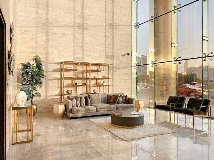 Salle de séjour élégante avec mobilier moderne dans un appartement à Building Lazuward South West - first-class - 1336561 à Al Barsha South Fourth, Dubai Salle de séjour élégante avec mobilier moderne dans un appartement à Building Lazuward South West - first-class - 1336561 à Al Barsha South Fourth, Dubai