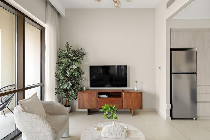 Salle de séjour élégante avec mobilier moderne dans un appartement à Building Tariaq Bedon Esm - first-class - 1336565 à Ras Al Khor, Dubai Salle de séjour élégante avec mobilier moderne dans un appartement à Building Tariaq Bedon Esm - first-class - 1336565 à Ras Al Khor, Dubai