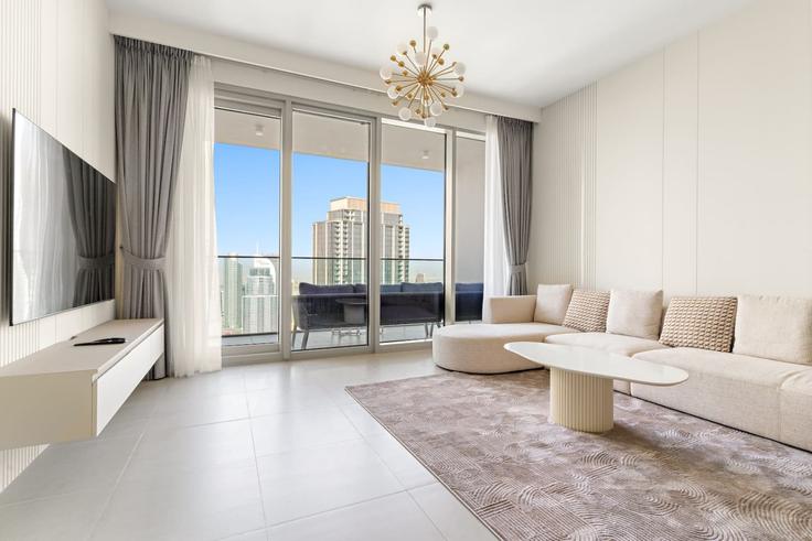 Downtown Dubai, Dubai에 위치한 Building Sh Mohammed Bin Rashid Blvd - first-class - 1336568 유닛의 세련된 인테리어가 돋보이는 거실 Downtown Dubai, Dubai에 위치한 Building Sh Mohammed Bin Rashid Blvd - first-class - 1336568 유닛의 세련된 인테리어가 돋보이는 거실