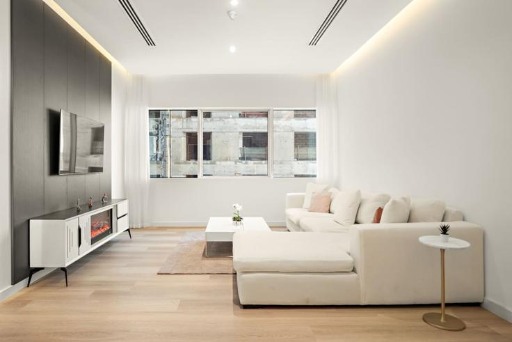 Elegante sala de estar con mobiliario moderno en un apartamento en Building Al Khayay St - first-class - 1336573 en Dubai Marina, Dubai