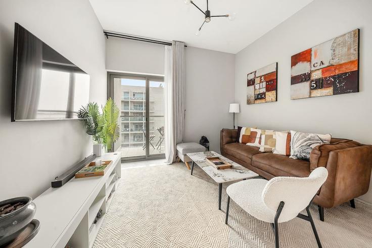 Salle de séjour élégante avec mobilier moderne dans un appartement à Building Tariaq Bedon Esm - first-class - 1336576 à Dubai South Residential District, Dubai