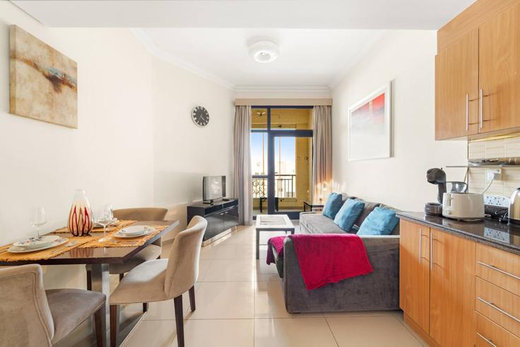 Salle de séjour élégante avec mobilier moderne dans un appartement à Building Tariaq Bedon Esm - first-class - 1336588 à Arjan-Dubailand, Dubai