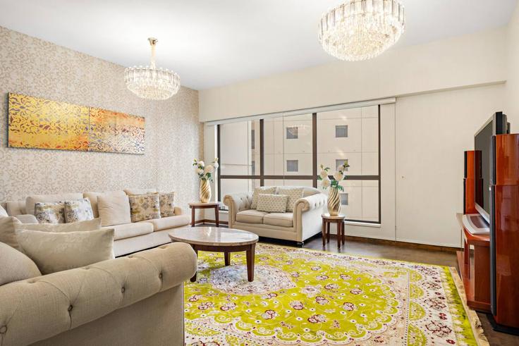 Salle de séjour élégante avec mobilier moderne dans un appartement à Building Al Mamsha Street - first-class - 1336600 à Dubai Marina, Dubai Salle de séjour élégante avec mobilier moderne dans un appartement à Building Al Mamsha Street - first-class - 1336600 à Dubai Marina, Dubai