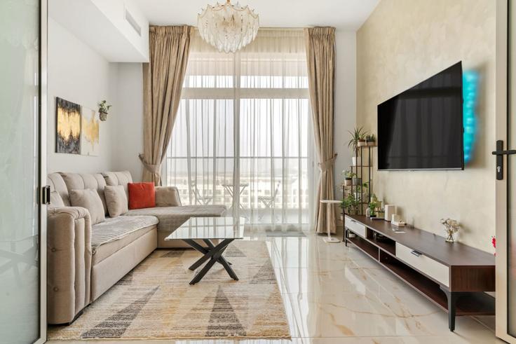 Salle de séjour élégante avec mobilier moderne dans un appartement à Building Tariaq Bedon Esm - first-class - 1336611 à Arjan-Dubailand, Dubai
