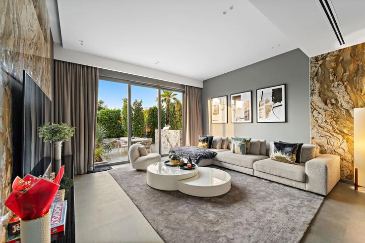 Dubai Hills Estate, Dubai에 위치한 Building Tariaq Bedon Esm - first-class - 1336615 아파트의 세련된 인테리어가 돋보이는 거실