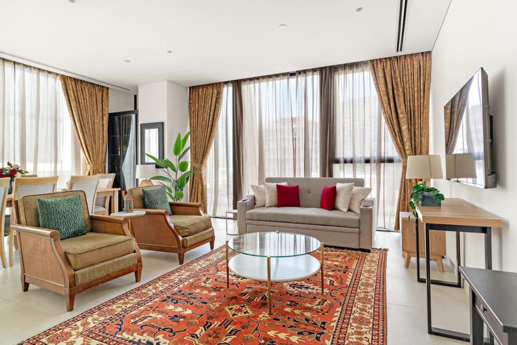 Building Al A'amal Street - first-class - 1336636 adresindeki bir dairede modern mobilyalarla zarif bir şekilde tasarlanmış oturma odası Business Bay, Dubai Building Al A'amal Street - first-class - 1336636 adresindeki bir dairede modern mobilyalarla zarif bir şekilde tasarlanmış oturma odası Business Bay, Dubai