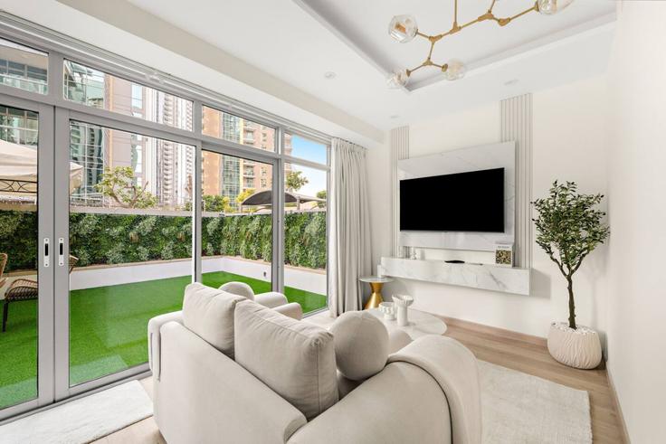 Elegant gestaltetes Wohnzimmer mit moderner Einrichtung in einer Wohnung im Building Tariaq Bedon Esm - first-class - 1336647 in Downtown Dubai, Dubai