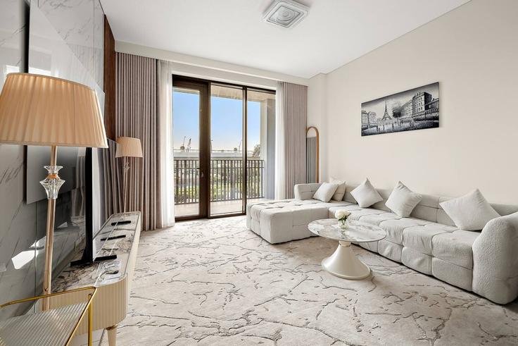 Elegant gestaltetes Wohnzimmer mit moderner Einrichtung in einer Wohnung im Building Tariaq Bedon Esm - first-class - 1336650 in Al Kheeran First, Dubai