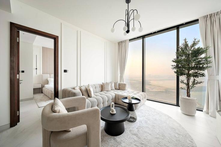 Sala de estar elegantemente projetada com móveis modernos em um apartamento no Building Tariaq Bedon Esm - first-class - 1336657 em Nad Al Sheba, Dubai