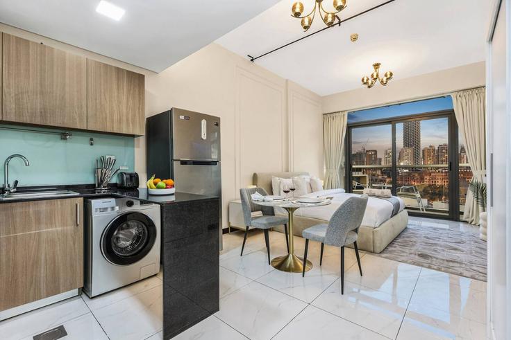 Al Barsha South Fourth, Dubai에 위치한 Building Tariaq Bedon Esm - first-class - 1336659 아파트의 세련된 인테리어가 돋보이는 거실