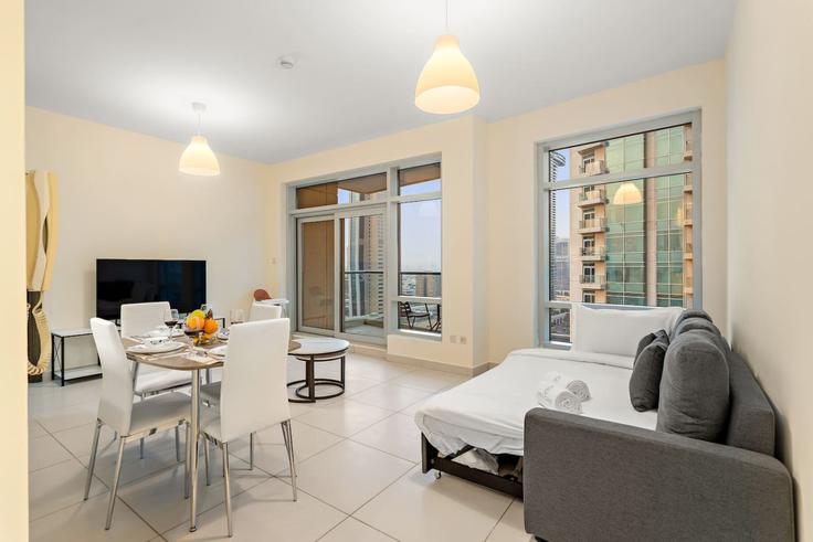 Dubai Downtown DubaiのBuilding Sh Mohammed Bin Rashid Blvd - first-class - 1336661のアパートメントにある、モダンな家具を備えたエレガントなデザインのリビングルーム Dubai Downtown DubaiのBuilding Sh Mohammed Bin Rashid Blvd - first-class - 1336661のアパートメントにある、モダンな家具を備えたエレガントなデザインのリビングルーム