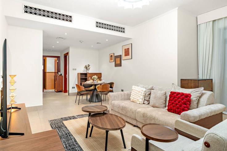 Dubai Downtown DubaiのBuilding Tariaq Bedon Esm - first-class - 1336704のアパートメントにある、モダンな家具を備えたエレガントなデザインのリビングルーム