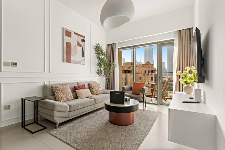 Building Burj Khalifa Boulevard - first-class - 1336716 adresindeki bir dairede modern mobilyalarla zarif bir şekilde tasarlanmış oturma odası Downtown Dubai, Dubai Building Burj Khalifa Boulevard - first-class - 1336716 adresindeki bir dairede modern mobilyalarla zarif bir şekilde tasarlanmış oturma odası Downtown Dubai, Dubai