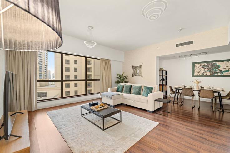 Building Breih Street - first-class - 1336717 adresindeki bir dairede modern mobilyalarla zarif bir şekilde tasarlanmış oturma odası Dubai Marina, Dubai Building Breih Street - first-class - 1336717 adresindeki bir dairede modern mobilyalarla zarif bir şekilde tasarlanmış oturma odası Dubai Marina, Dubai