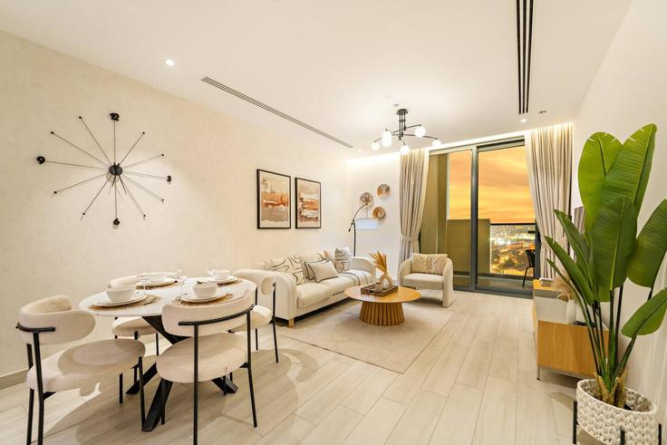 Al Barsha South Fifth, Dubai에 위치한 Building Al Khail Road - first-class - 1336721 아파트의 세련된 인테리어가 돋보이는 거실 Al Barsha South Fifth, Dubai에 위치한 Building Al Khail Road - first-class - 1336721 아파트의 세련된 인테리어가 돋보이는 거실