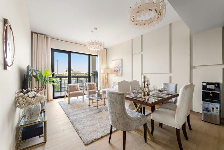 Dubai Jumeira FirstのBuilding Tariaq Bedon Esm - first-class - 1336723のアパートメントにある、モダンな家具を備えたエレガントなデザインのリビングルーム