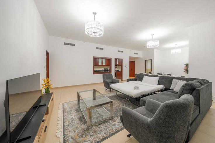 Dubai Marina, Dubai에 위치한 Building King Salman Bin Abdulaziz Al Saud Street - first-class - 1336724 아파트의 세련된 인테리어가 돋보이는 거실 Dubai Marina, Dubai에 위치한 Building King Salman Bin Abdulaziz Al Saud Street - first-class - 1336724 아파트의 세련된 인테리어가 돋보이는 거실