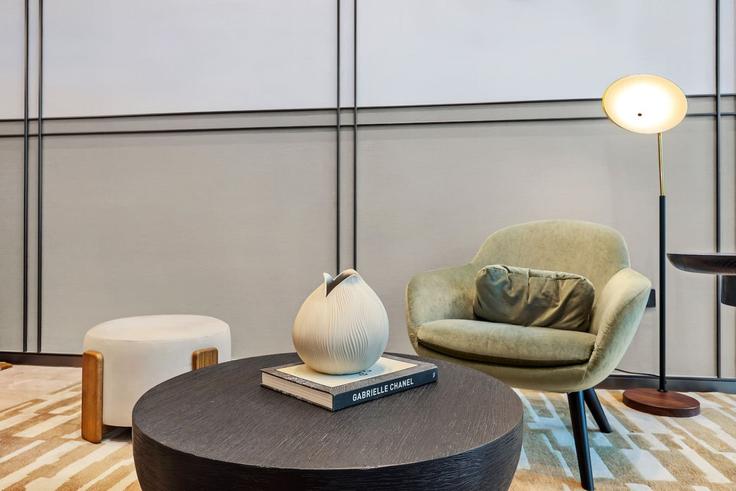 Elegant gestaltetes Wohnzimmer mit moderner Einrichtung in einer Wohnung im Building Tariaq Bedon Esm - first-class - 1336730 in Downtown Dubai, Dubai Elegant gestaltetes Wohnzimmer mit moderner Einrichtung in einer Wohnung im Building Tariaq Bedon Esm - first-class - 1336730 in Downtown Dubai, Dubai