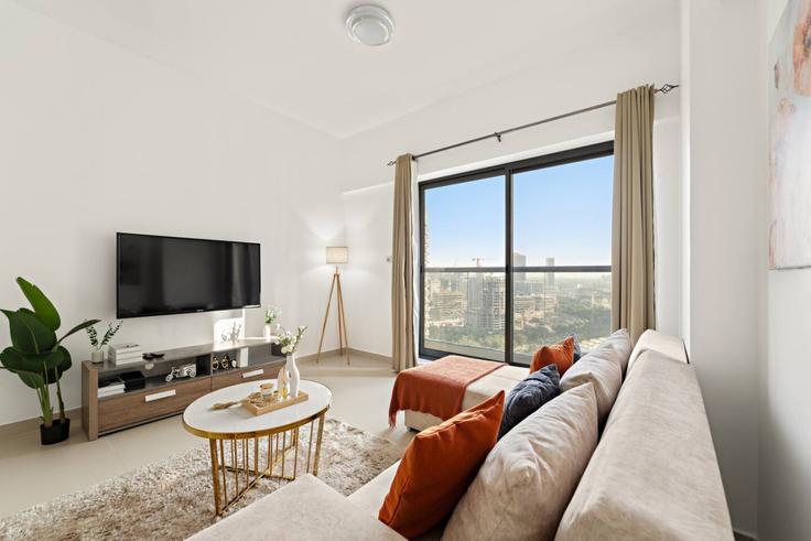 Dubai Al Barsha South FourthのBuilding Street 30 - first-class - 1336734のアパートメントにある、モダンな家具を備えたエレガントなデザインのリビングルーム