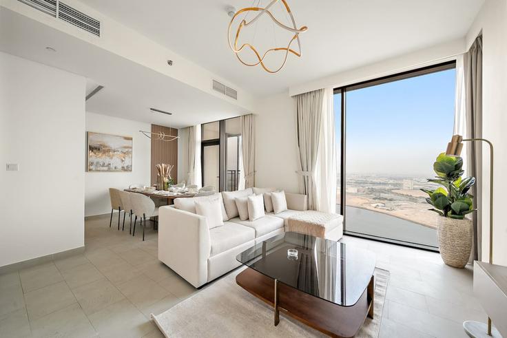 Building Tariaq Bedon Esm - first-class - 1343017 adresindeki bir dairede modern mobilyalarla zarif bir şekilde tasarlanmış oturma odası Ras Al Khor, Dubai