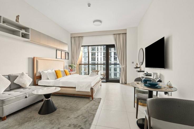Salle de séjour élégante avec mobilier moderne dans un appartement à Building Al Khail Road - first-class - 1344589 à Al Jaddaf, Dubai