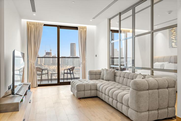 Building Mu'allaqat Boulevard - first-class - 1347043 adresindeki bir dairede modern mobilyalarla zarif bir şekilde tasarlanmış oturma odası Al Barsha South Fourth, Dubai Building Mu'allaqat Boulevard - first-class - 1347043 adresindeki bir dairede modern mobilyalarla zarif bir şekilde tasarlanmış oturma odası Al Barsha South Fourth, Dubai