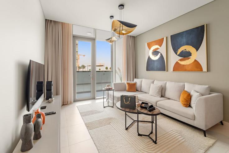 Sala de estar elegantemente projetada com móveis modernos em um apartamento no Building Tariaq Bedon Esm - first-class - 1353173 em Al Merkadh, Dubai