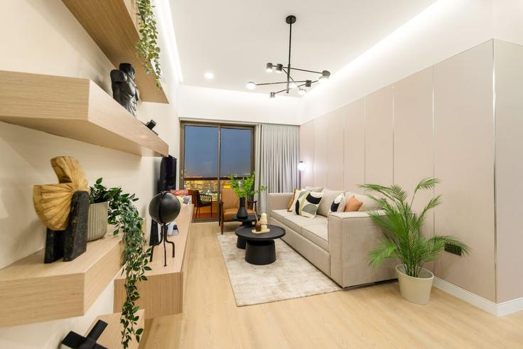 Dubai Marina, Dubai 소재 Building Breih Street - first-class - 1371485 유닛에 마련된, 현대적인 가구로 꾸며진 우아한 디자인의 거실 Dubai Marina, Dubai 소재 Building Breih Street - first-class - 1371485 유닛에 마련된, 현대적인 가구로 꾸며진 우아한 디자인의 거실