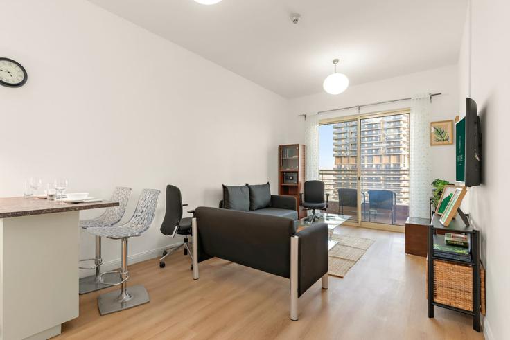 Salle de séjour élégante avec mobilier moderne dans un appartement à Building Tariaq Bedon Esm - first-class - 1389282 à Al Thanyah Fifth, Dubai Salle de séjour élégante avec mobilier moderne dans un appartement à Building Tariaq Bedon Esm - first-class - 1389282 à Al Thanyah Fifth, Dubai