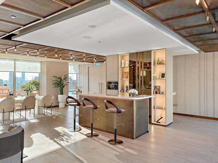 Elegante sala de estar con mobiliario moderno en un apartamento en Building D12-H04 - first-class - 1390522 en Al Barsha South Fourth, Dubai