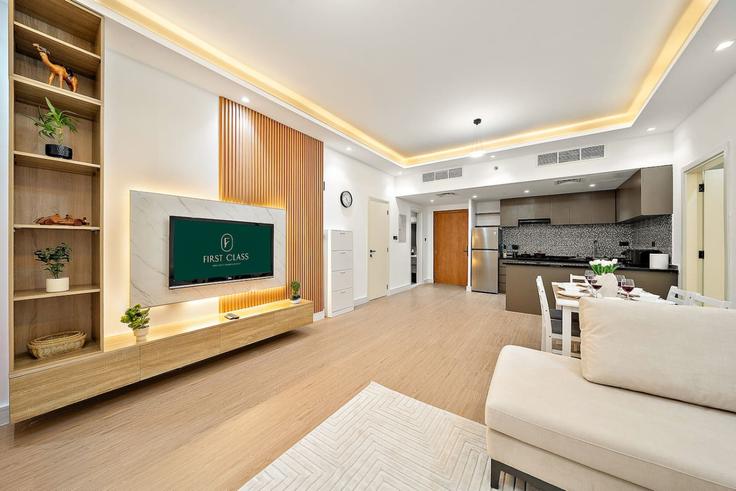 Elegant gestaltetes Wohnzimmer mit moderner Einrichtung in einer Wohnung im Building D12-H04 - first-class - 1421961 in Al Barsha South Fourth, Dubai