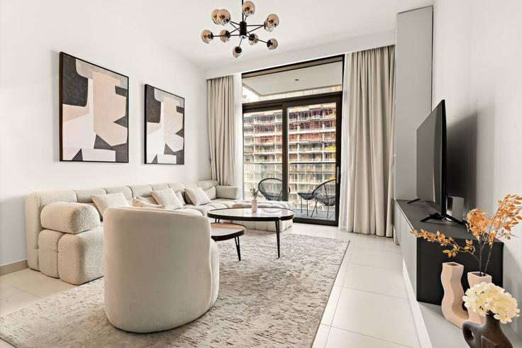 Elegante sala de estar con mobiliario moderno en un apartamento en Building Sheikh Mohammed bin Rashid Boulevard - first-class - 1436579 en Downtown Dubai, Dubai