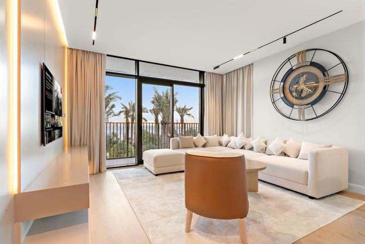 Dubai Al Kheeran FirstのBuilding Tariaq Bedon Esm - first-class - 1466495のアパートメントにある、モダンな家具を備えたエレガントなデザインのリビングルーム