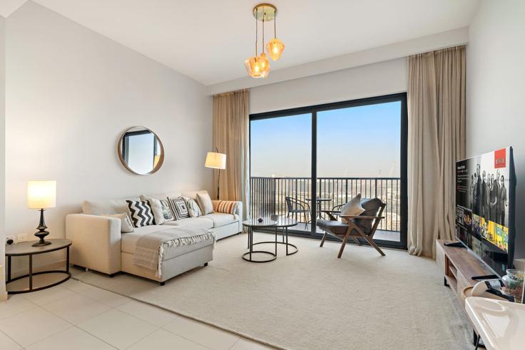 Elegante sala de estar con mobiliario moderno en un apartamento en Building Tariaq Bedon Esm - first-class - 1468426 en Dubai Hills Estate, Dubai