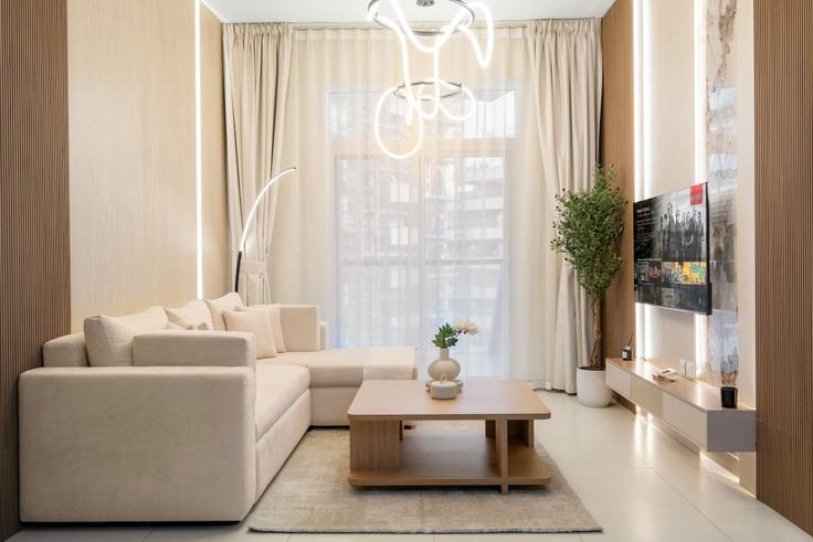 Salle de séjour élégante avec mobilier moderne dans un appartement à Building Tariaq Bedon Esm - first-class - 1472474 à Al Jadaf, Dubai Salle de séjour élégante avec mobilier moderne dans un appartement à Building Tariaq Bedon Esm - first-class - 1472474 à Al Jadaf, Dubai