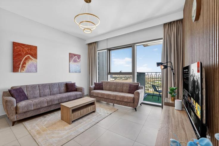 Sala de estar elegantemente projetada com móveis modernos em um apartamento no Building Tariaq Bedon Esm - first-class - 1512417 em Zaa'beel Second, Dubai