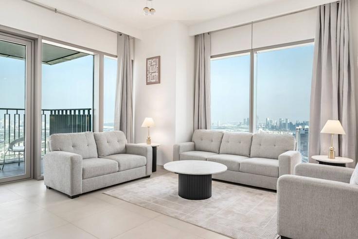 Sala de estar elegantemente projetada com móveis modernos em um apartamento no Building 37A Street - first-class - 1633175 em Zaa'beel Second, Dubai