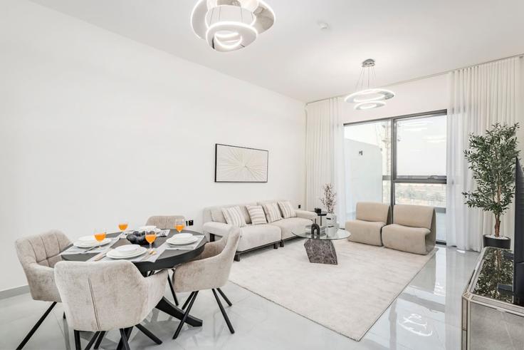 Salle de séjour élégante avec mobilier moderne dans un appartement à Building Sheikh Mohammed Bin Zayed Road - first-class - 1644201 à Wadi Al Safa 3, Dubai Salle de séjour élégante avec mobilier moderne dans un appartement à Building Sheikh Mohammed Bin Zayed Road - first-class - 1644201 à Wadi Al Safa 3, Dubai